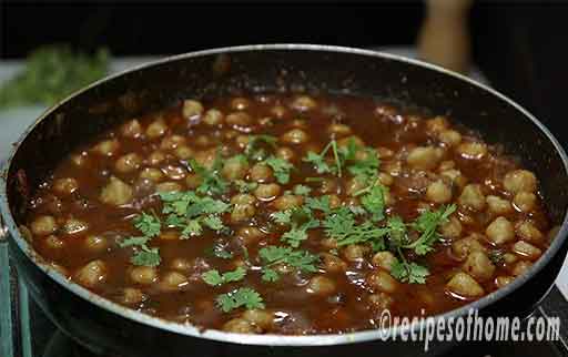 sprinkle freshly chopped coriander leaves