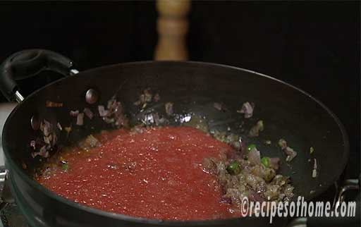 pour tomato puree