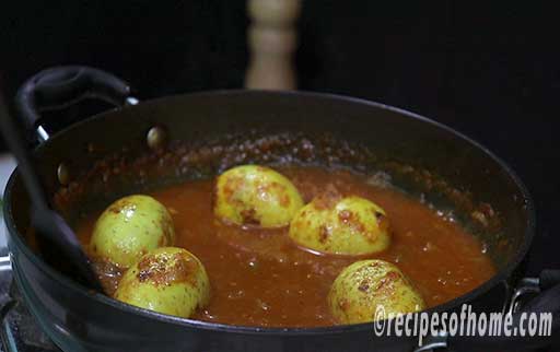 add fried eggs in curry