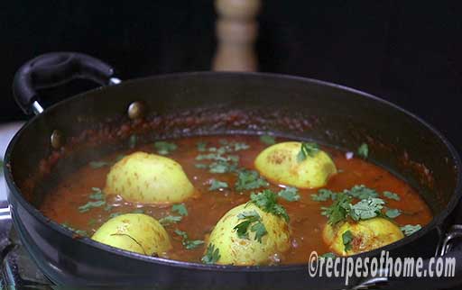 sprinkle choppped coriander leaves and kasuri methi