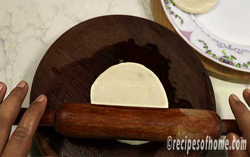 make puri shape using rolling pin