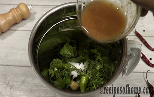 mix mint,coriander leaves,ginger,green chil,salt,tamarind pulp in a blender