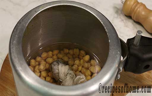 pour masala knot in pressure cooker 