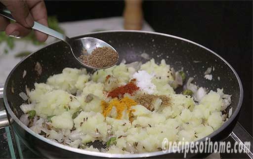 add mashed potatoes,sprinkle turmeric,red chili,coriander,salt,garam masala powder