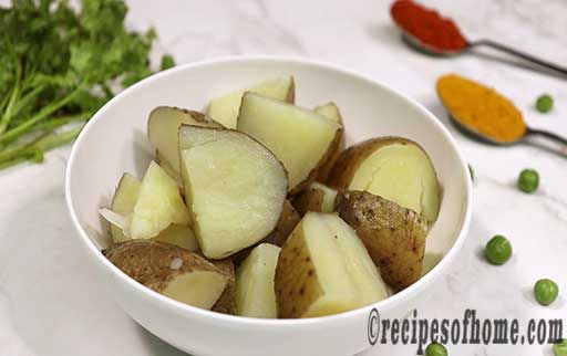 cut boil potatoes into quarter shape