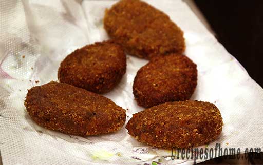 place fried cutlets on kitchen tissue to drain excess oil from it