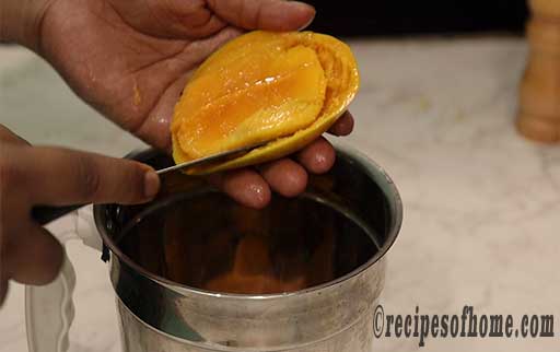 place fresh mango pulp in blender