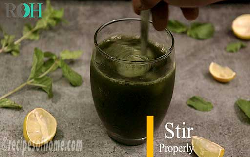 quickly stir mint lemonade mixture