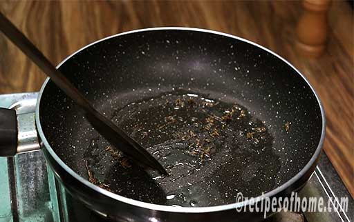 saute cumin seed in oil till splutter