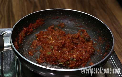 tomato onion mixture gets thicken