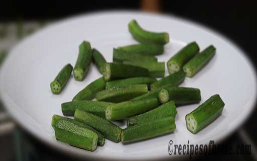 transfer the bhindi on a plate