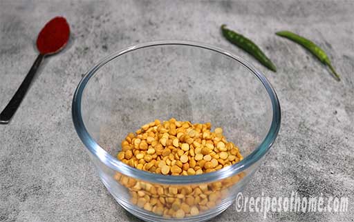 pour chana dal in a large mixing bowl