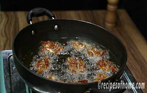 fry the pakora inmedium flame till crisp