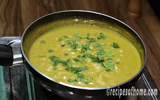 sprinkle freshly chopped coriander leaves