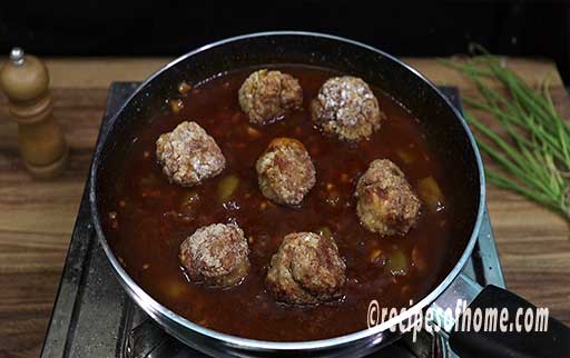 mix fried chicken in manchurian gravy