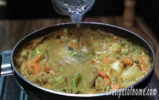 pour water in vegetable kurma