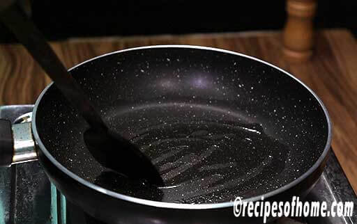 heat oil in a pan