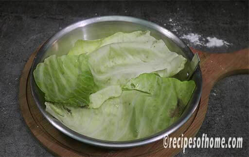apply oil or place cabbage leaves inside momo pan