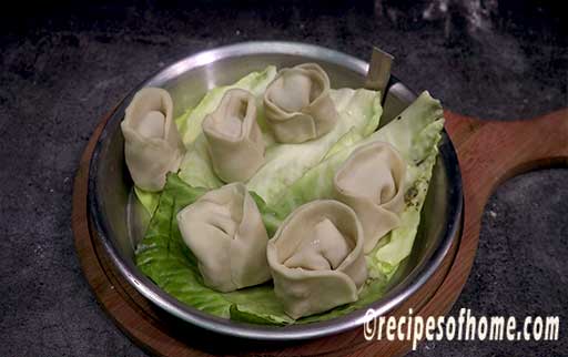 cook chicken momo in steamer pan till transperent