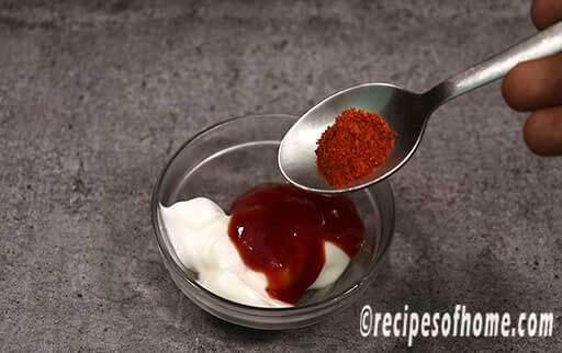 mix mayo , ketchup , red chili powder