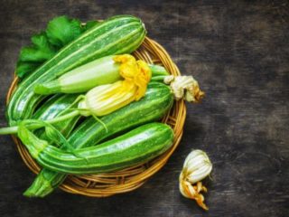 zucchini , courgette