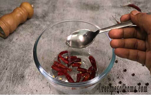 pour vinegar in bowl