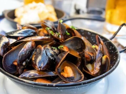 How to clean mussels and debeard mussels
