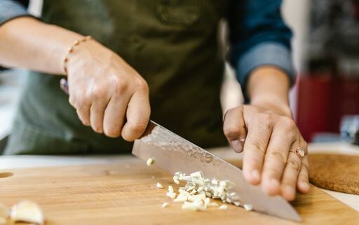 How to cut garlic