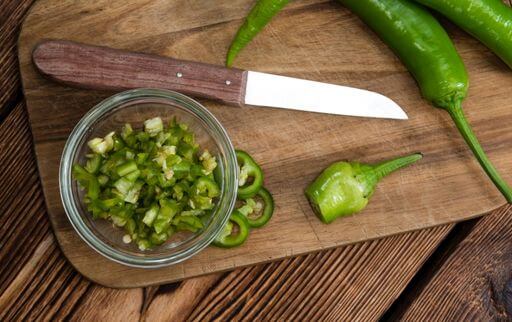 How to cut green chili