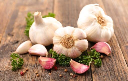 How to prevent garlic from burning