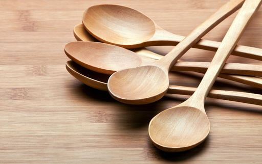Putting a wooden spoon over a boiling pot prevents it from boiling