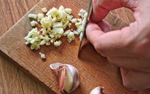 Stay cautious while sauteing chopped garlic