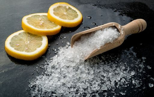 Use salt and lemon mixture to get rid of garlic smell from utensils