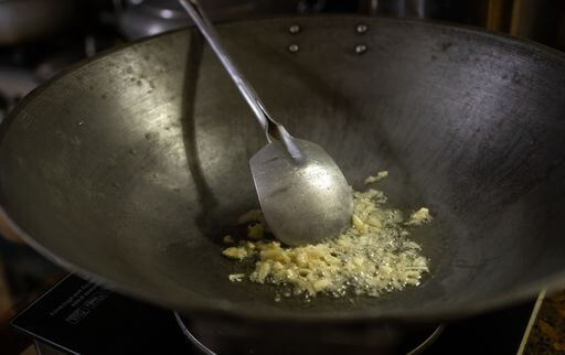 Use thick bottom pan to avoid garlic from burning